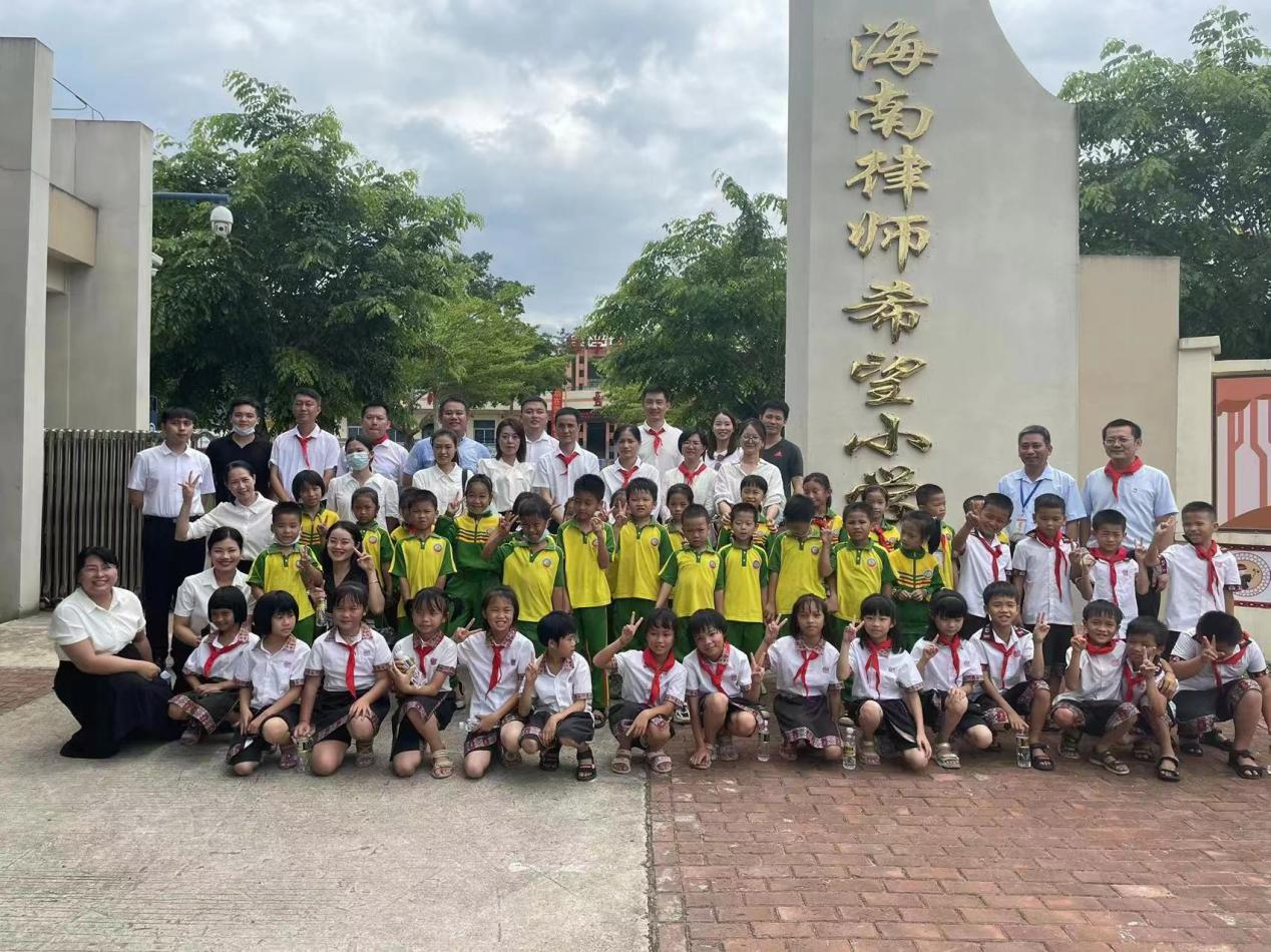 海南省律師協(xié)會赴白沙對海南律師希望小學(xué)開展關(guān)愛及未成年人法治宣傳活動