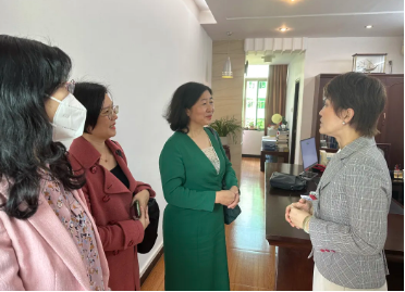 海南省律師協(xié)會(huì)符瓊芬會(huì)長(zhǎng)到海南省婦聯(lián)走訪調(diào)研