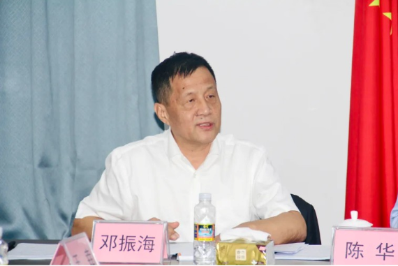 不要人夸顏色好，只留清氣滿乾坤——鄧振海