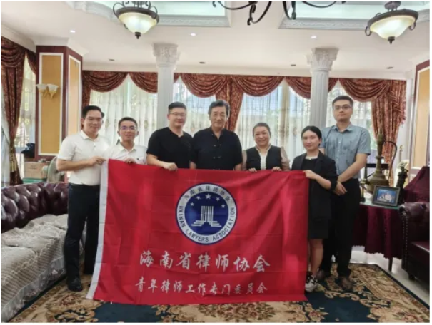 海南省律師協(xié)會(huì)青年律師工作委員會(huì)開展慰問老律師活動(dòng)